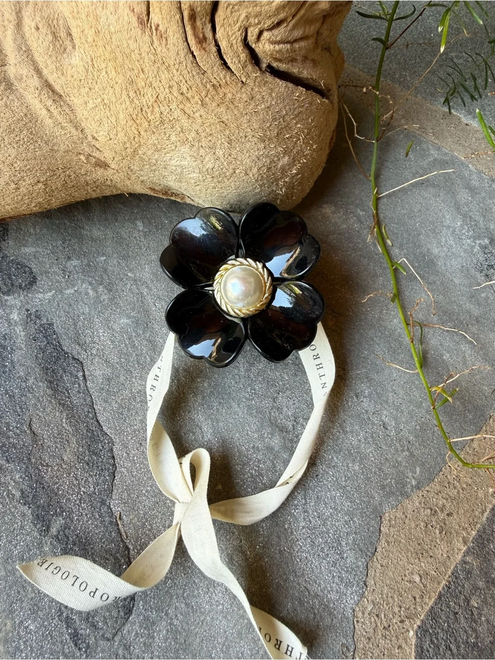 New🌟Anthropologie-Bloom Flower Claw Clip-Black Pearl